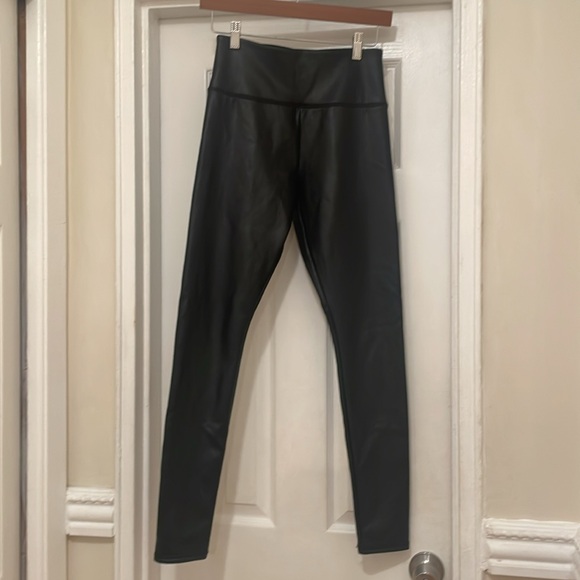 Hollister faux leather women’s leggings. Ultra high rise. - Picture 3 of 6